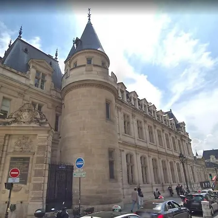 Cosy Proche Beaubourg Appartement Parijs